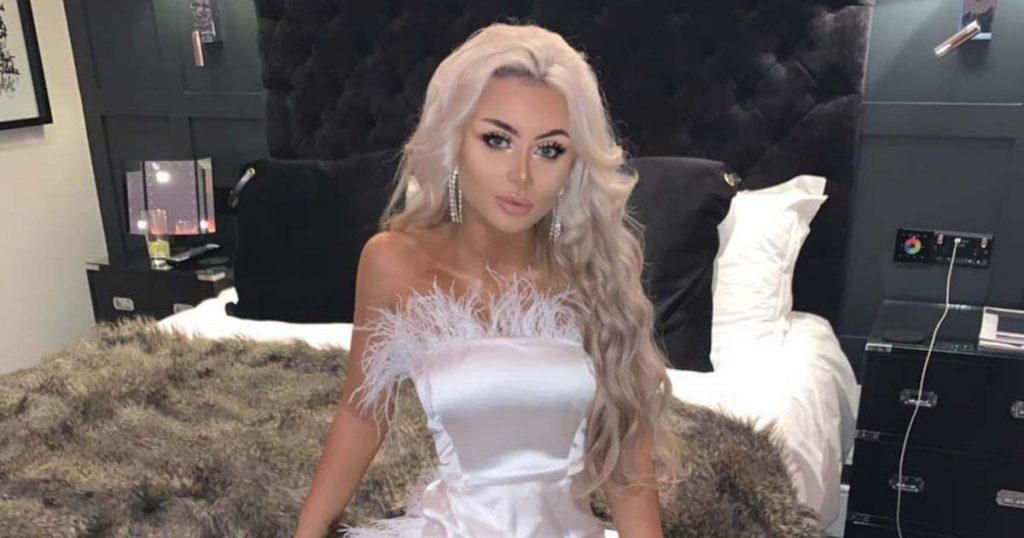 snapchat-model-sells-outfit-from-viral-wayne-rooney-photos-as-she-'won't-wear-it-again'