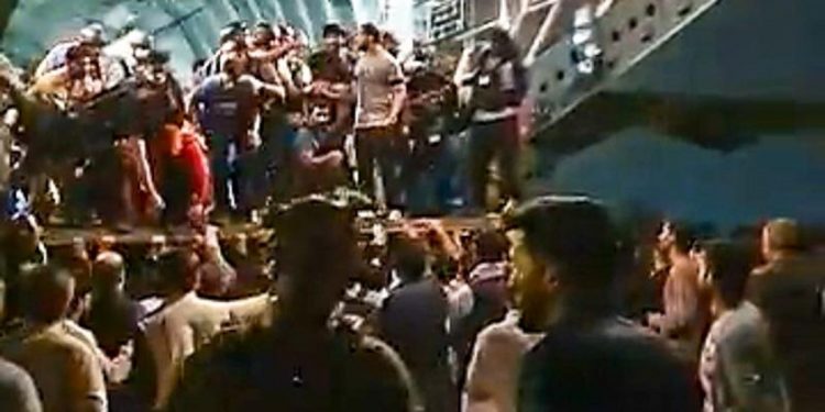 watch:-chaos-at-kabul-airport-as-hundreds-try-to-board-c-17-cargo-plane-to-flee-afghanistan