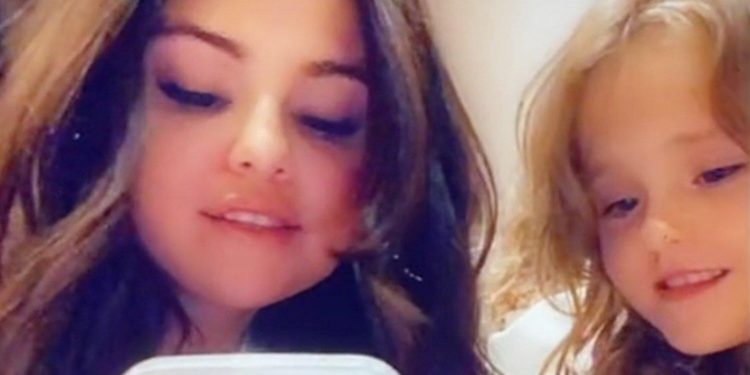 selena-gomez's-little-sister-gracie-jokes-'you-embarrass-me'-as-singer-tries-to-make-tiktok-video