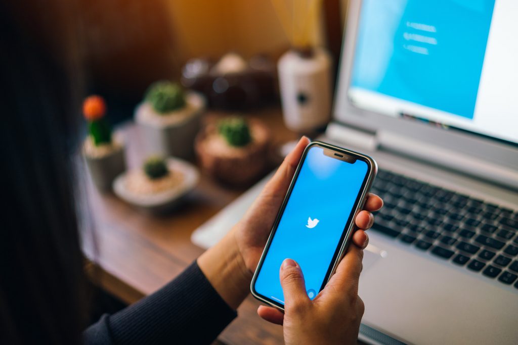 twitter-tests-option-for-users-to-report-'misleading'-tweets-to-crack-down-on-misinformation-–-kvia