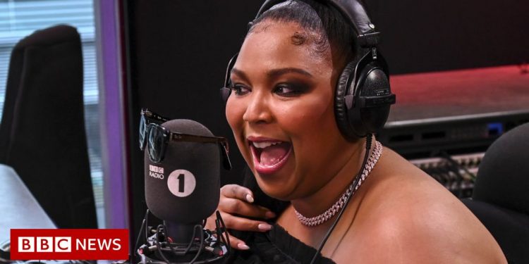 lizzo:-facebook-and-instagram-remove-abusive-comments-from-singer's-accounts-–-bbc-news