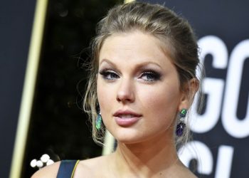 see-it:-taylor-swift-joins-tiktok-with-video-recreating-her-album-looks-–-ny-daily-news