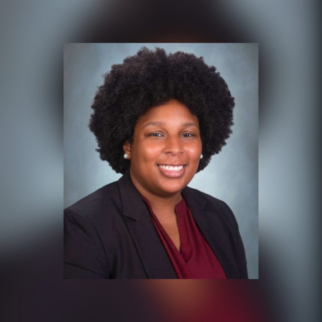 black-woman-wears-fro-in-headshots,-goes-viral-on-linkedin