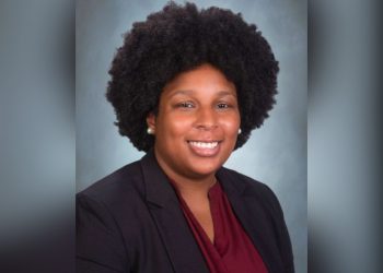 black-woman-wears-fro-in-headshots,-goes-viral-on-linkedin