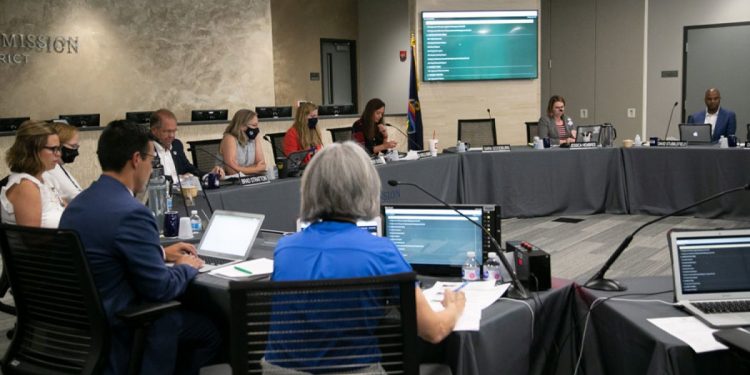 shawnee-mission-school-board-stops-streaming-public-comments-after-youtube-removed-video