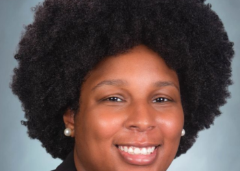 north-carolina-woman-is-celebrated-after-sharing-professional-headshot-–-botwc