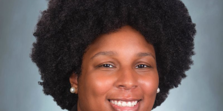 north-carolina-woman-is-celebrated-after-sharing-professional-headshot-–-botwc