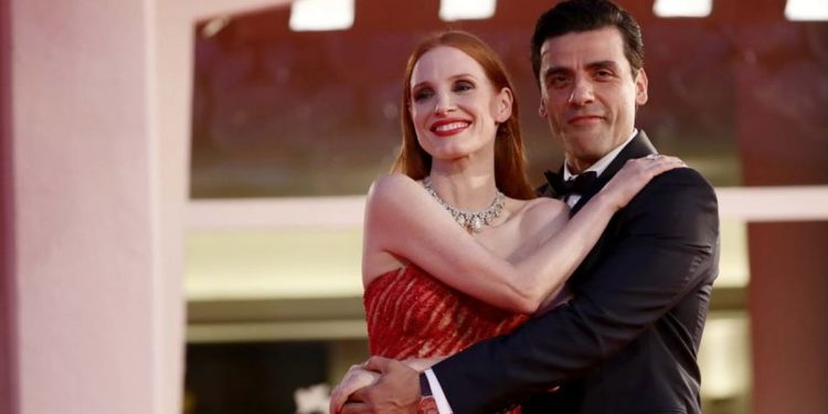 jessica-chastain,-oscar-isaac's-chemistry-at-venice-film-festival-leaves-fans-curious-|-meaww