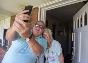 facebook,-nextdoor,-and-other-online-apps-connect-strangers-who-want-to-help-after-hurricane-ida