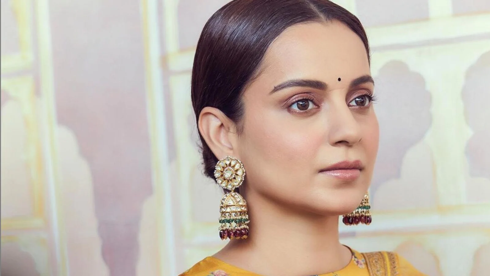 kapil-sharma-reminds-kangana-ranaut-how-she-called-twitter-users-'velle'-in-2017,-this-…