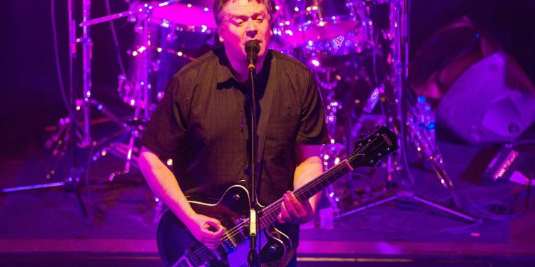 the-chills:-the-triumph-&-tragedy-of-martin-phillips:-intimate-tale-hits-docplay-|-stuffco.nz