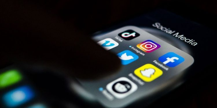 facebook,-twitter-sued-by-man-claiming-he-was-falsely-named-in-posts-about-police-…-–-law.com