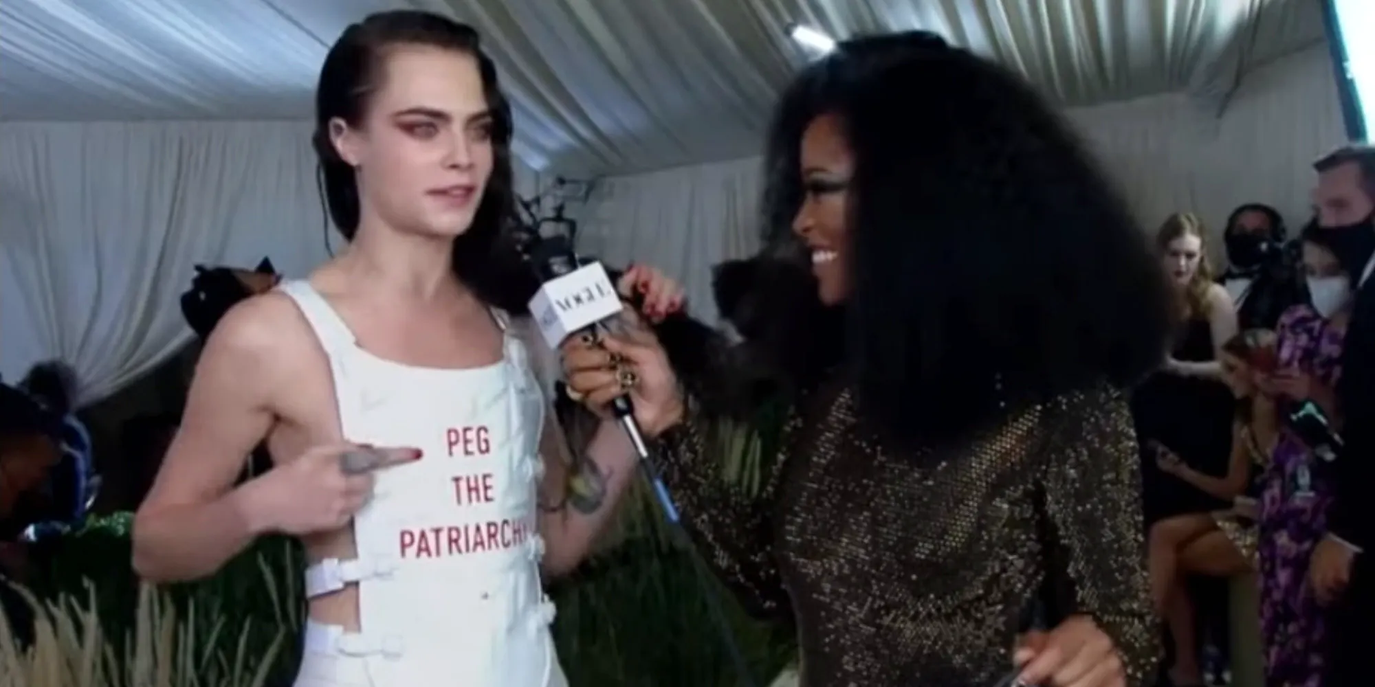 cara-delevingne-'peg-the-patriarchy'-met-gala-look-inspires-memes-–-the-daily-dot