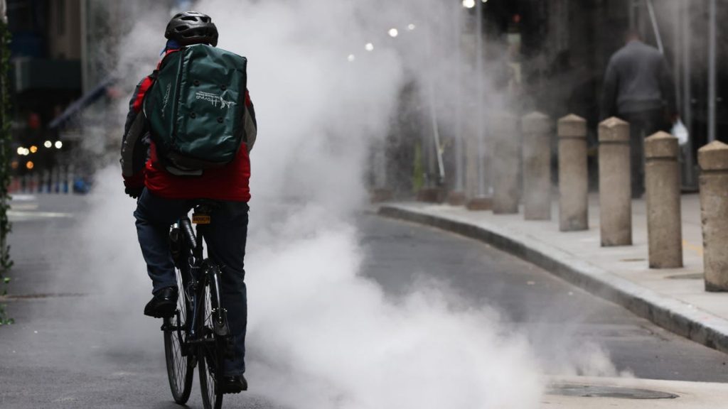 app-delivery-workers-in-nyc-are-underpaid,-mistreated,-and-often-injured,-new-report-finds