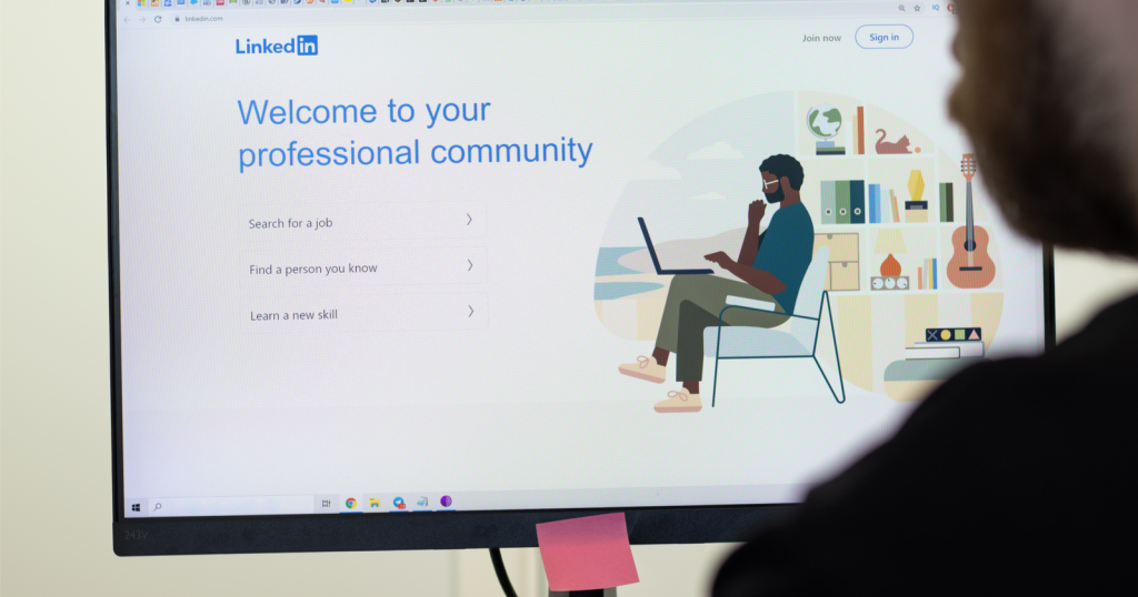 linkedin-pages-can-now-publish-long-form-content-–-search-engine-journal