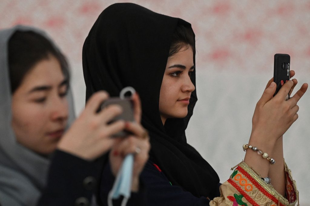 inside-the-whatsapp-groups-afghan-women-use-to-organise-against-the-taliban-–-the-national