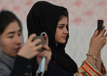 inside-the-whatsapp-groups-afghan-women-use-to-organise-against-the-taliban-–-the-national