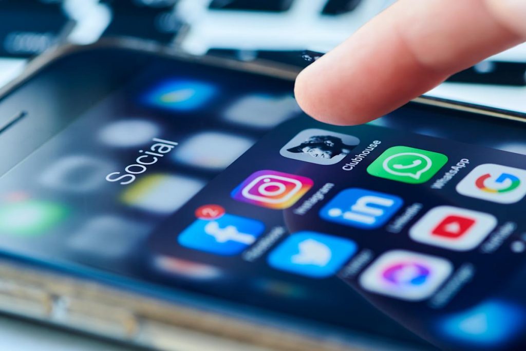 clubhouse-is-developing-a-new-way-to-invite-friends-to-chat-called-'wave'-–-yahoo-finance