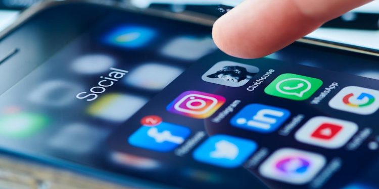 clubhouse-is-developing-a-new-way-to-invite-friends-to-chat-called-'wave'-–-yahoo-finance