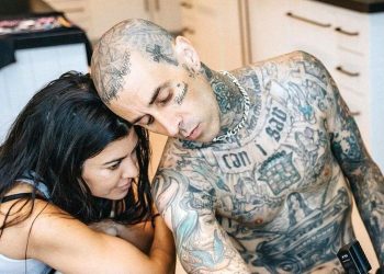 kuwtk:-kourtney-shows-'instagram-vs.-reality'-with-travis-barker-–-screen-rant