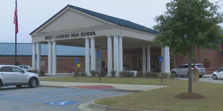 laurens-county-sheriff's-office-investigating-threat-written-on-bathroom-wall-|-13wmaz.com