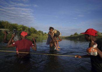 whatsapp,-social-posts-helped-lead-haitian-migrants-to-texas-|-world-news-|-yakimaherald.com