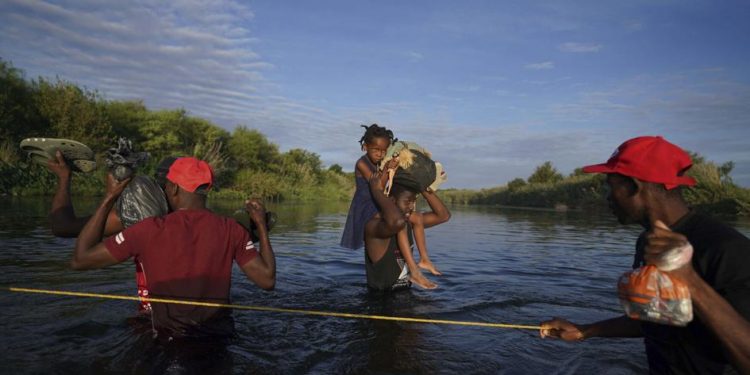 whatsapp,-social-posts-helped-lead-haitian-migrants-to-texas-|-world-news-|-yakimaherald.com