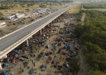 whatsapp,-social-posts-helped-lead-haitian-migrants-to-texas-–-ap-news