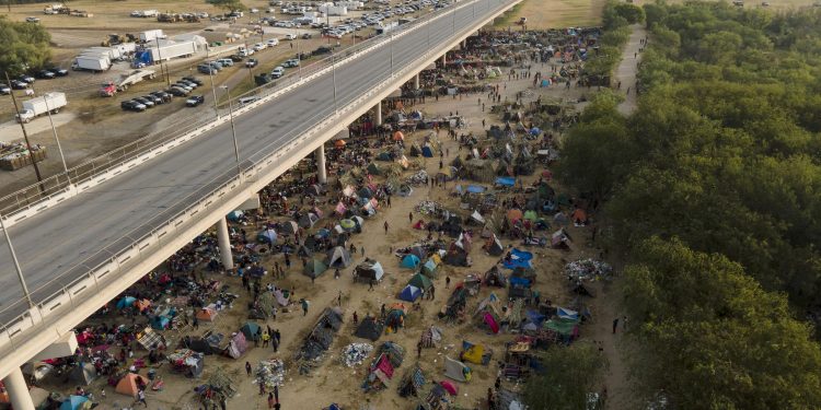 whatsapp,-social-posts-helped-lead-haitian-migrants-to-texas-–-ap-news