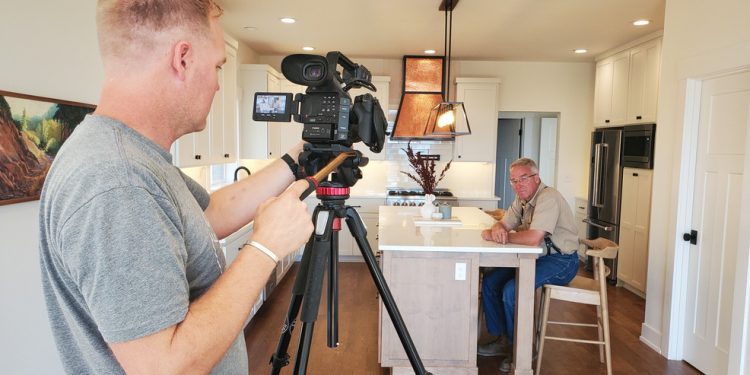 father-and-son-youtube-duo-in-roseburg-is-appreciating-internet-fame-|-kmtr