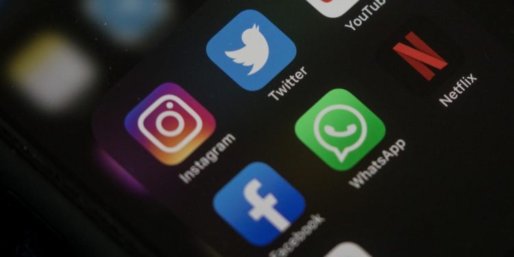 stop-your-instagram-posts-from-automatically-sharing-on-facebook-with-these-steps-–-distractify