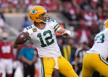 nfl-twitter-bows-before-aaron-rodgers-after-ice-cold-game-winning-drive-–-fansided
