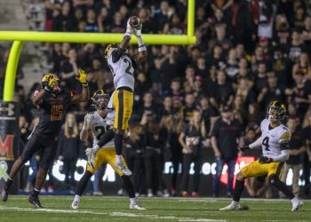 twitter-reactions-to-iowa's-friday-night-win-over-maryland-–-the-daily-iowan