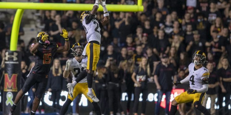 twitter-reactions-to-iowa's-friday-night-win-over-maryland-–-the-daily-iowan