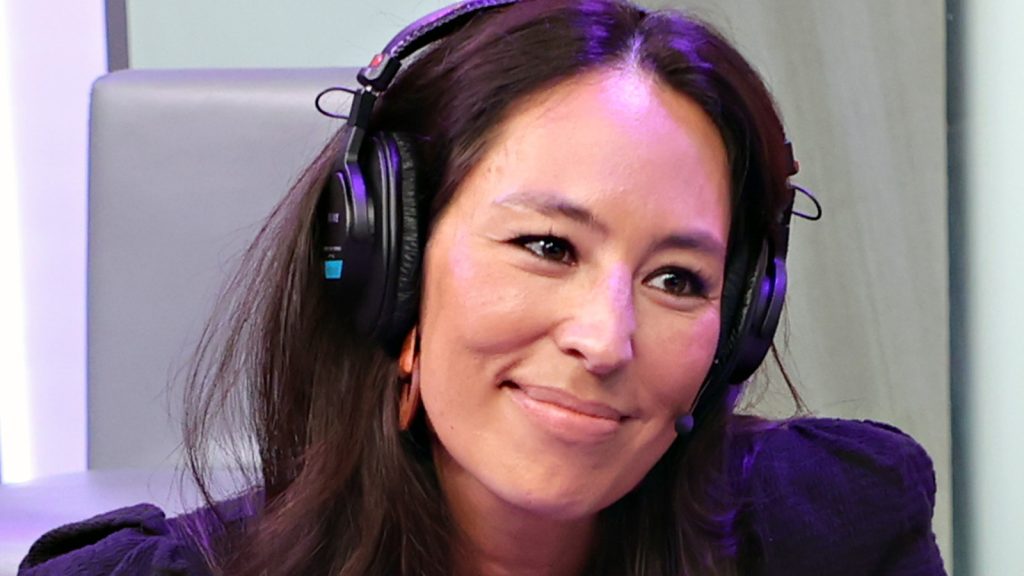 instagram-rains-hearts-over-joanna-gaines'-post-about-her-favorite-month-–-mashed