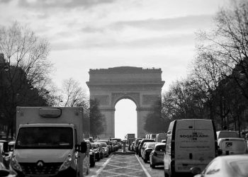 snapchat-ar-takes-you-to-france-for-christo's-final-artwork-–-pickr