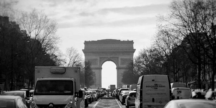 snapchat-ar-takes-you-to-france-for-christo's-final-artwork-–-pickr