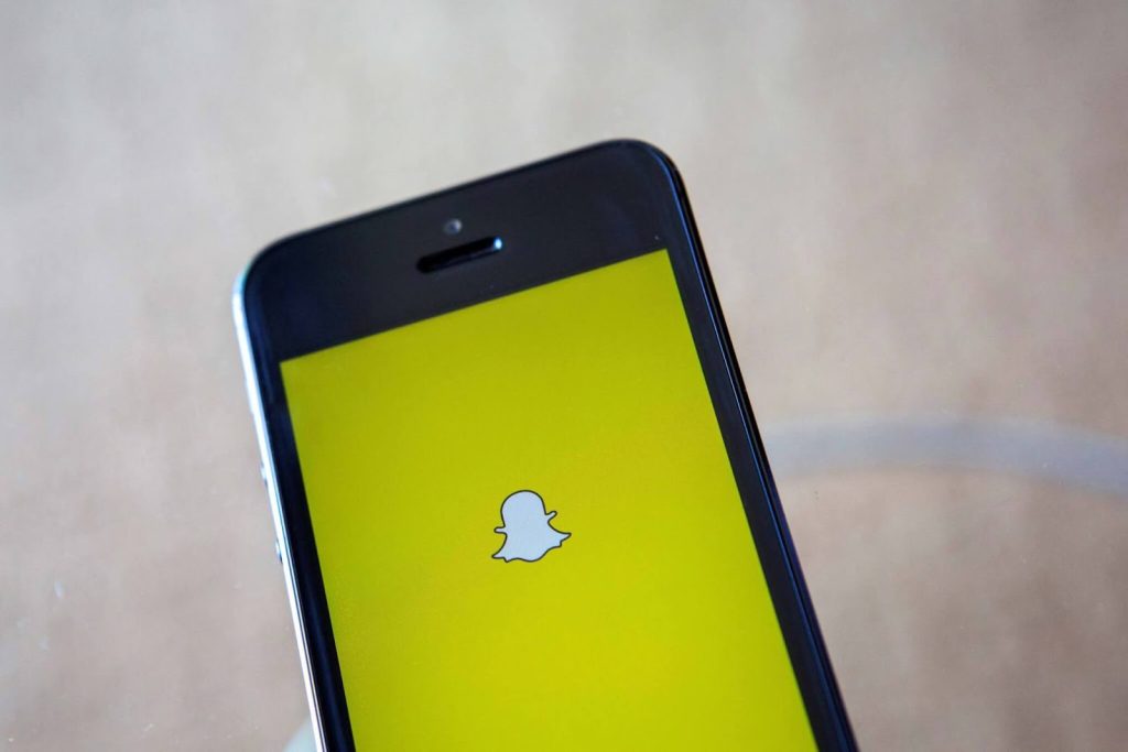 snap-marketing-head-declares-ar-to-be-the-future-of-online-shopping-/-digital-information-world