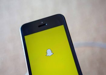snap-marketing-head-declares-ar-to-be-the-future-of-online-shopping-/-digital-information-world