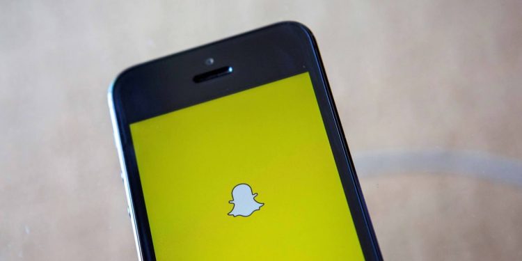 snap-marketing-head-declares-ar-to-be-the-future-of-online-shopping-/-digital-information-world