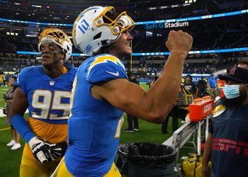 twitter-reacts-to-chargers'-28-14-victory-over-raiders-–-yahoo!-sports