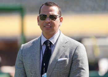 twitter-reacts-to-alex-rodriguez's-bizarre-comments-during-red-sox-yankees-al-wild-card-…