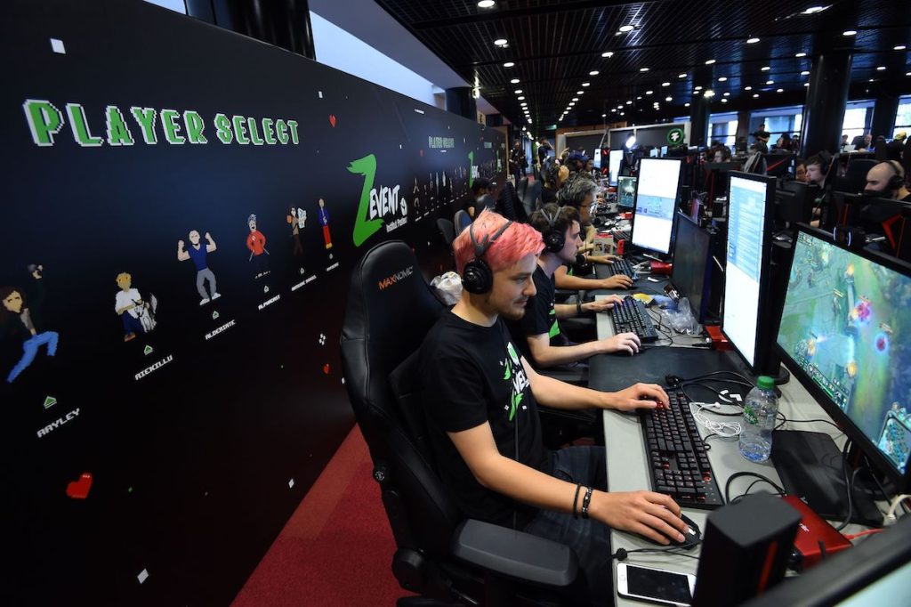 'minecraft'-streamer-tommyinnit-recently-scored-2-new-impressive-world-records