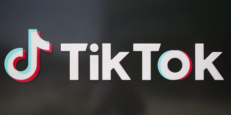 tiktok,-snapchat-and-onlyfans-face-tough-new-ofcom-rules-in-crackdown-|-evening-standard