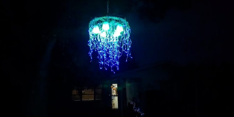 dunedin-residents-creating-chandeliers-to-light-up-night-with-dedicated-facebook-group-|-wfla