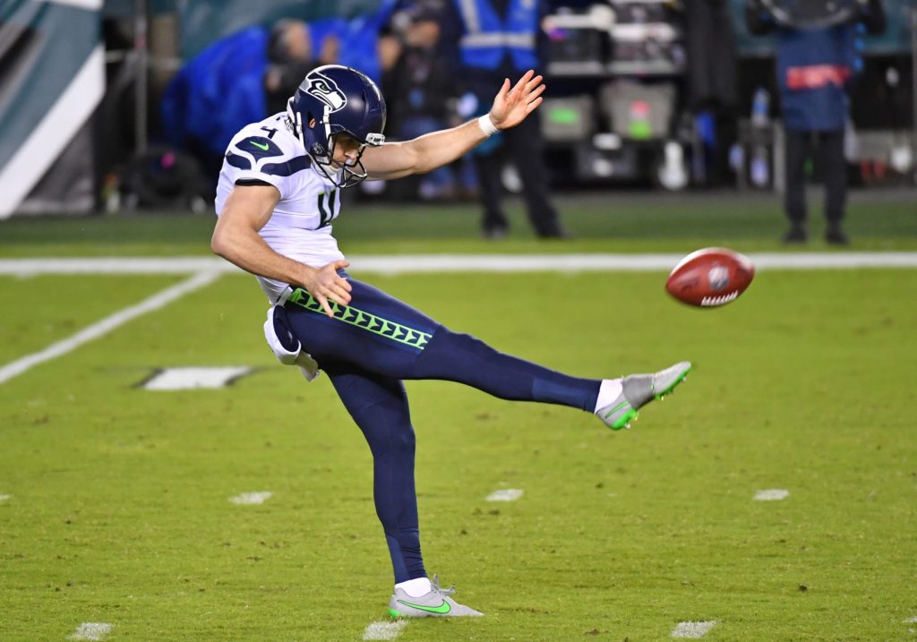 twitter-reacts-to-seattle-seahawks-double-punt-on-thursday-night-football-–-fansided