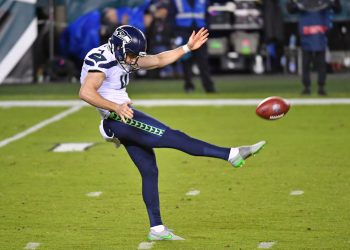 twitter-reacts-to-seattle-seahawks-double-punt-on-thursday-night-football-–-fansided