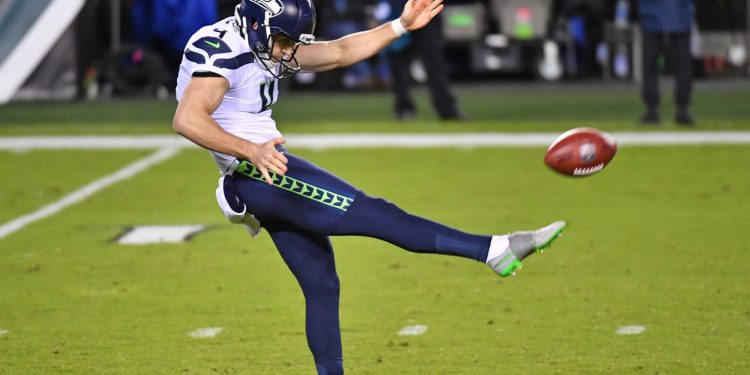 twitter-reacts-to-seattle-seahawks-double-punt-on-thursday-night-football-–-fansided