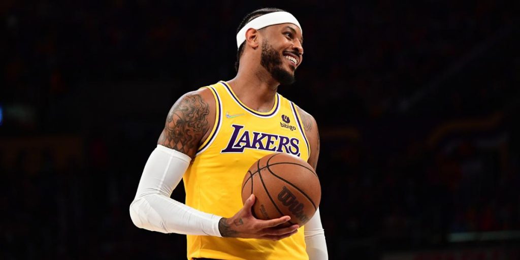 twitter-reacts-to-carmelo-anthony’s-pump-fake-free-throw-vs.-warriors