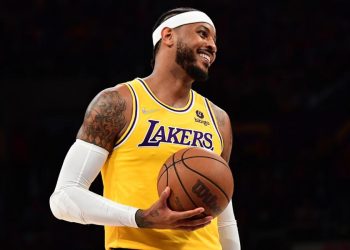 twitter-reacts-to-carmelo-anthony’s-pump-fake-free-throw-vs.-warriors